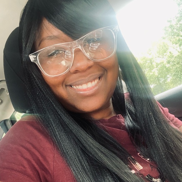 Meet your Posher, Ashley - Picture 1 of 2